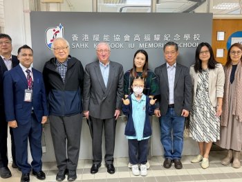 萬瑞庭慈善基金主席萬瑞庭先生(Mr. Peter Van Zuiden)到學校參觀
