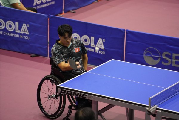 恭喜鄭中同學代表中國香港在首屆世界展能青年運動會（World Abilitysport Youth Games）取得乒乓球男子單打級別5 的金牌。