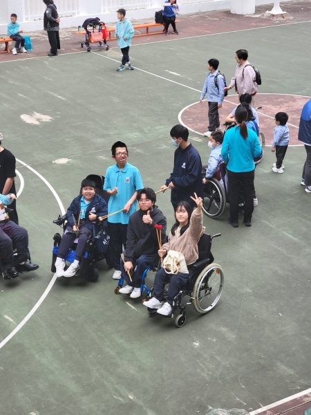 恭賀同學在第七十七屆香港學校音樂節取得銀獎