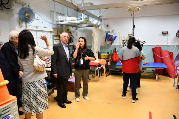 萬瑞庭慈善基金主席萬瑞庭先生(Mr. Peter Van Zuiden)到學校參觀