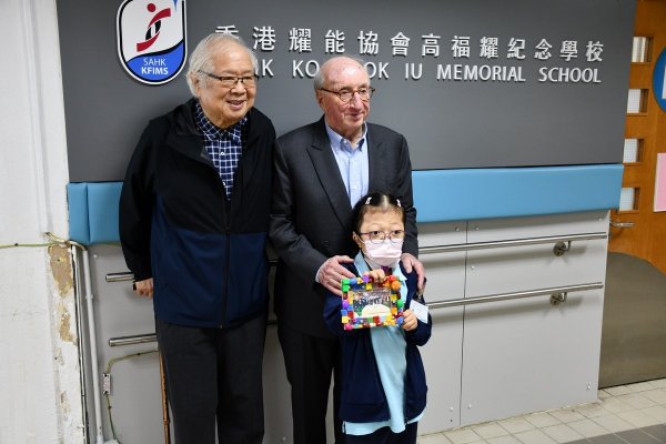 萬瑞庭慈善基金主席萬瑞庭先生(Mr. Peter Van Zuiden)到學校參觀