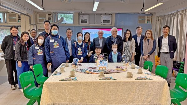 萬瑞庭慈善基金主席萬瑞庭先生(Mr. Peter Van Zuiden)到學校參觀