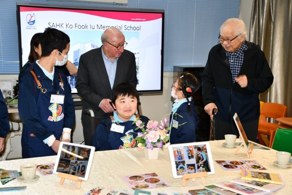 萬瑞庭慈善基金主席萬瑞庭先生(Mr. Peter Van Zuiden)到學校參觀