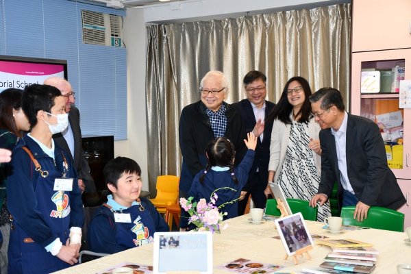萬瑞庭慈善基金主席萬瑞庭先生(Mr. Peter Van Zuiden)到學校參觀