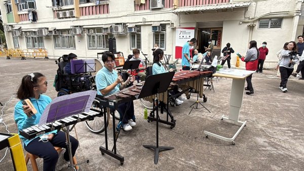 本校學生到社福機構進行表演