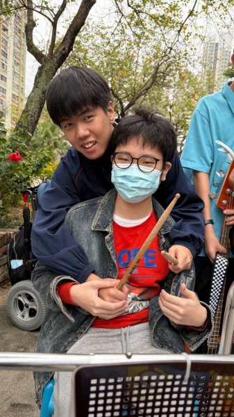 本校學生到社福機構進行表演