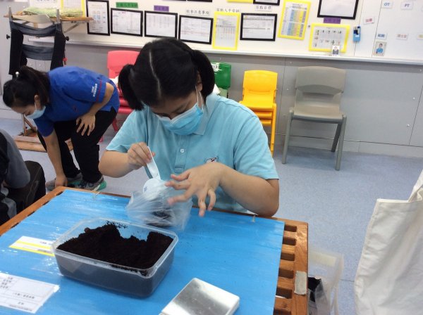 J 班工作體驗 咖啡渣包裝