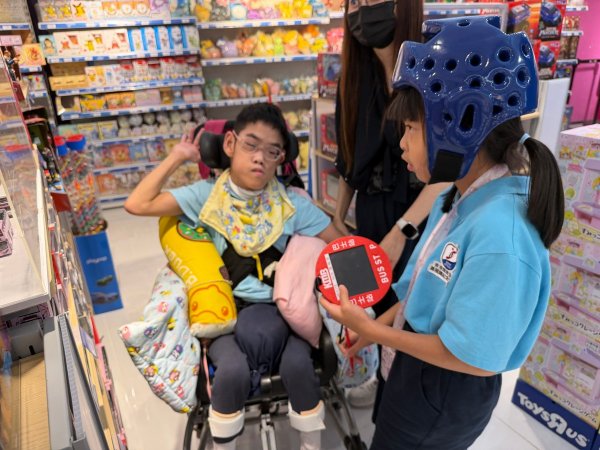 D班單元活動．乘搭巴士與購買玩具