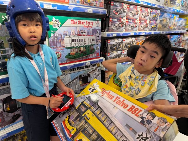 D班單元活動．乘搭巴士與購買玩具
