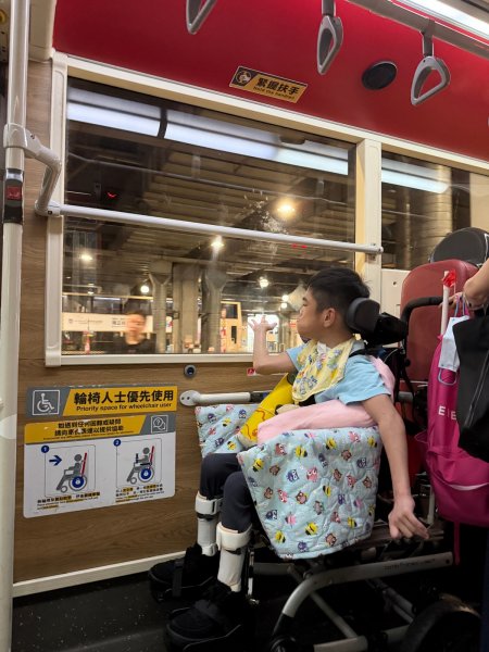 D班單元活動．乘搭巴士與購買玩具