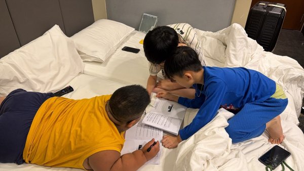 01_休息時間都不忘完成學習冊